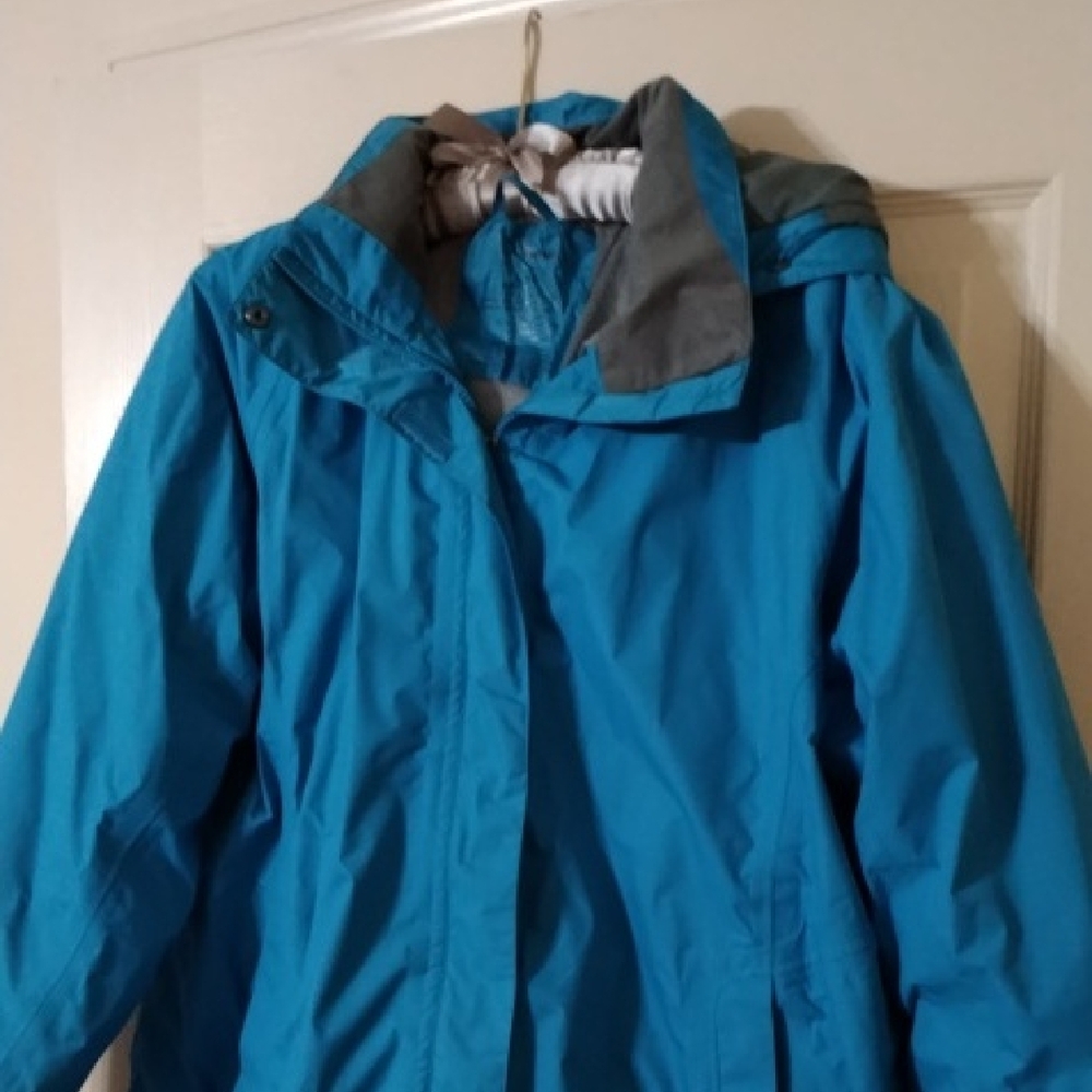 L.L. Bean Blue Rain Jacket - Picture 3 of 6